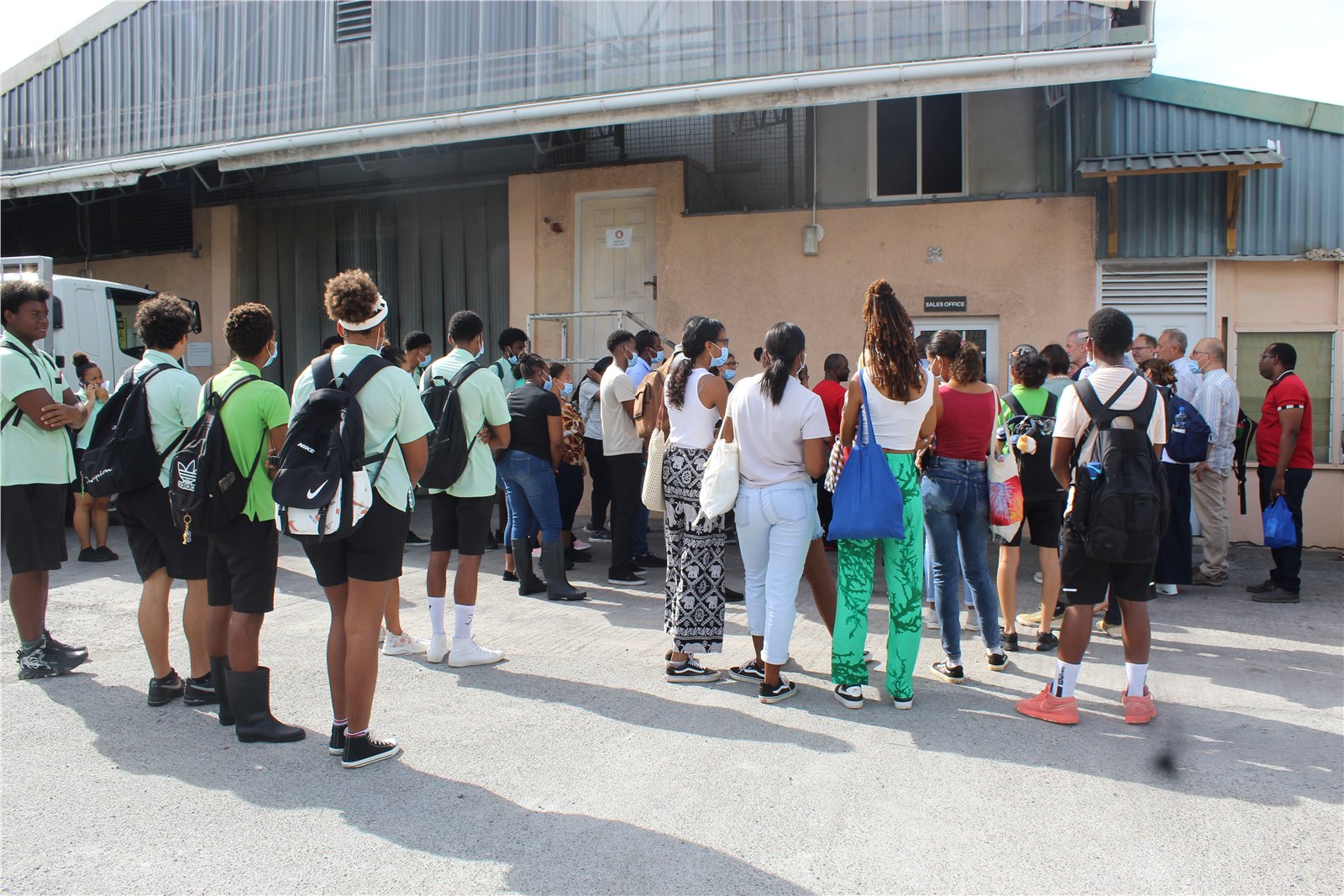 Students from SIAH and the University of Seychelles with GreenTraINT partners arriving for the Ferox Feeds facility visit
